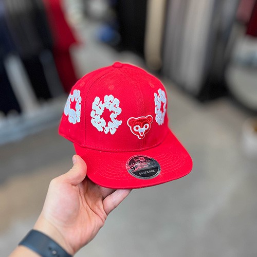 کلاه اسنپ بک دنیم  (DENIMTEARS SNAPBACK) (تنظیم سایز دار) رنگ قرمز